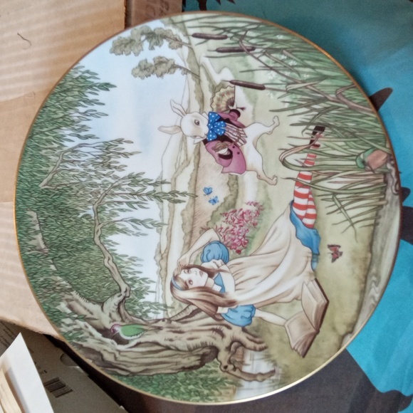 #746 Alice in Wonderland - Picture 1 of 3